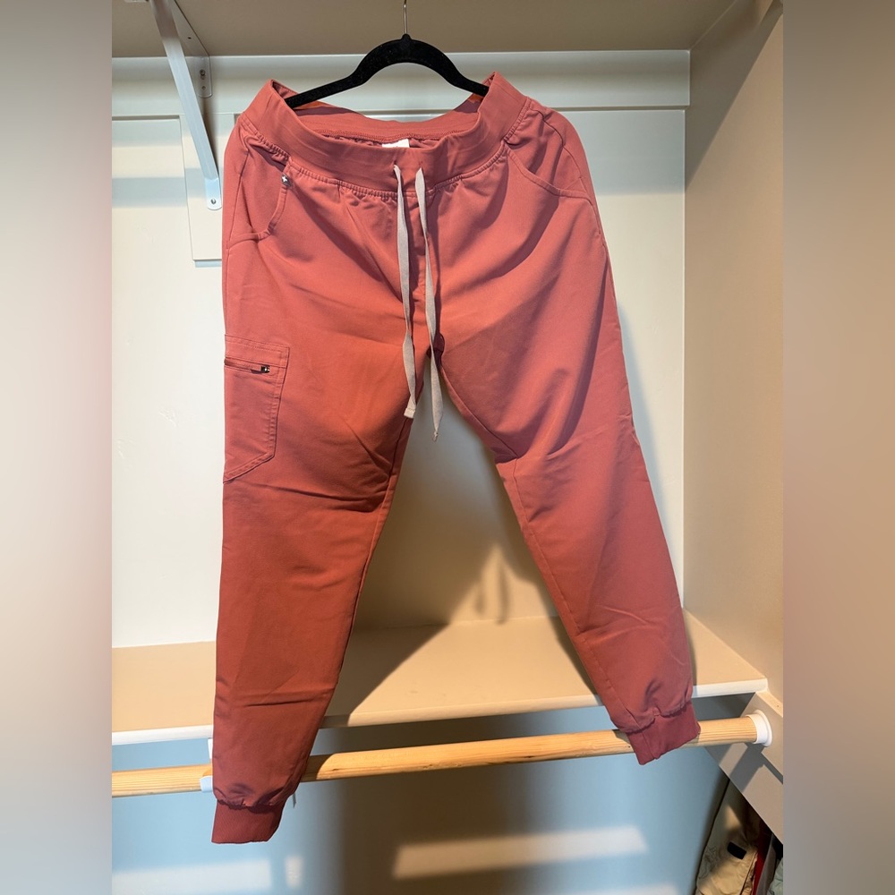 Figs Womens jogger scrub pant - Mauve